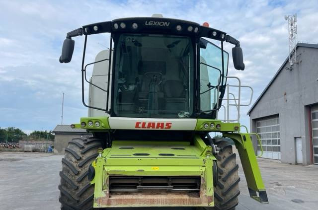 Combine harvester CLAAS Lexion 660: picture 2