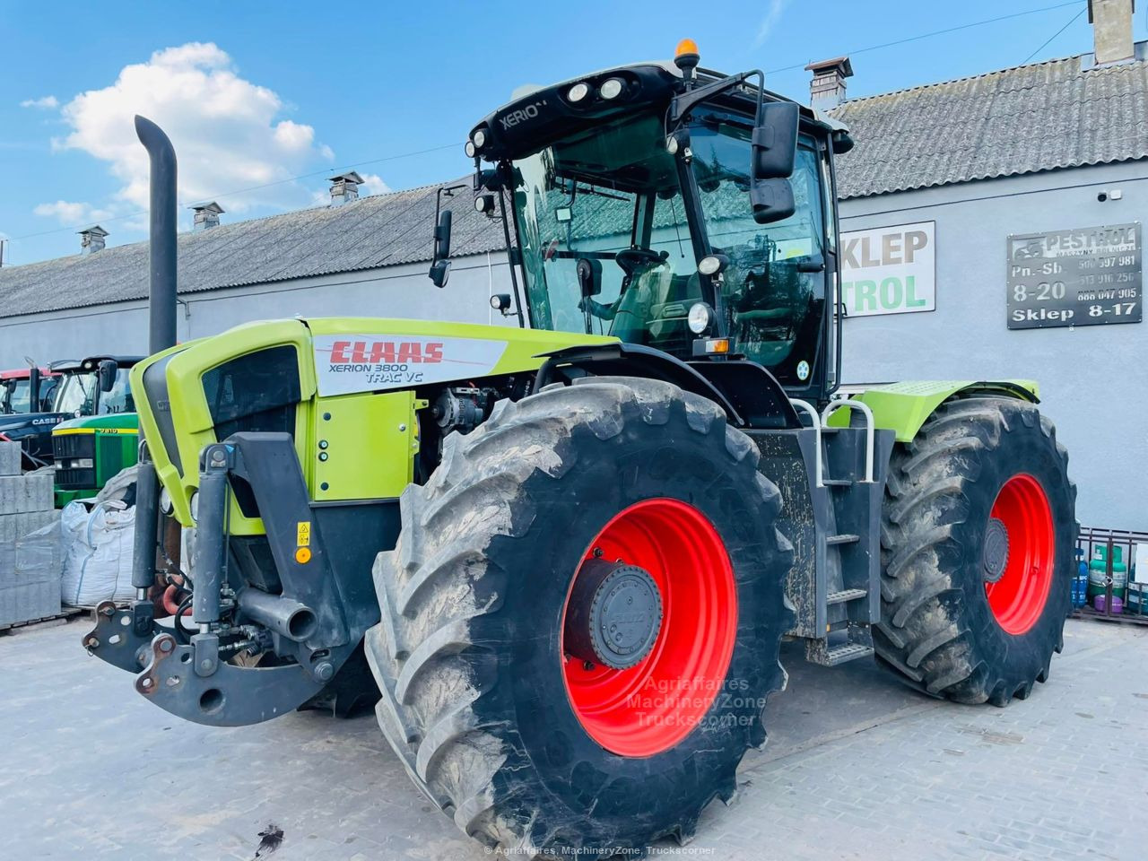 Farm tractor Claas XERION 3800: picture 2