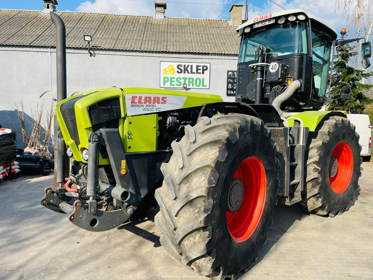 Farm tractor Claas XERION 3800: picture 8