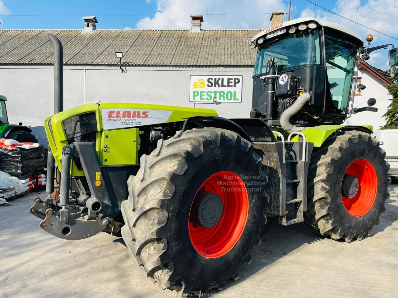 Farm tractor Claas XERION 3800: picture 9