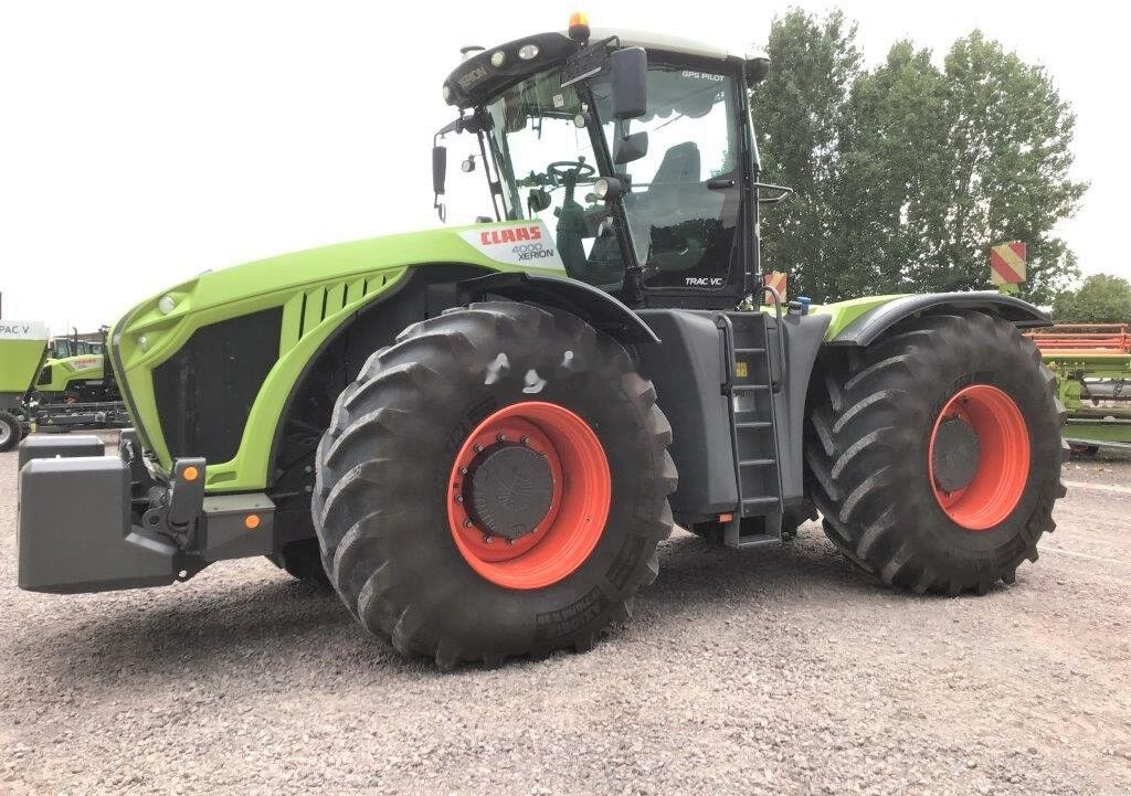Farm tractor Claas XERION 4000 TRAC VC: picture 4