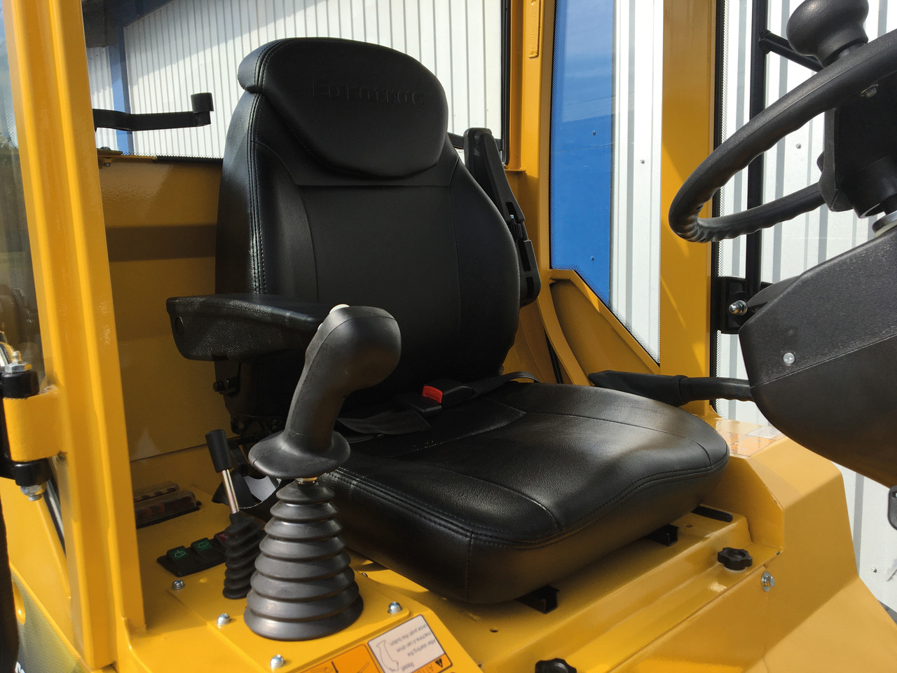 New Compact loader EUROTRAC W12 CMF: picture 11
