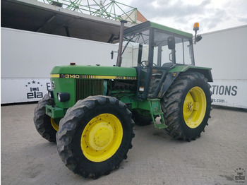 John Deere 3140 - Farm tractor