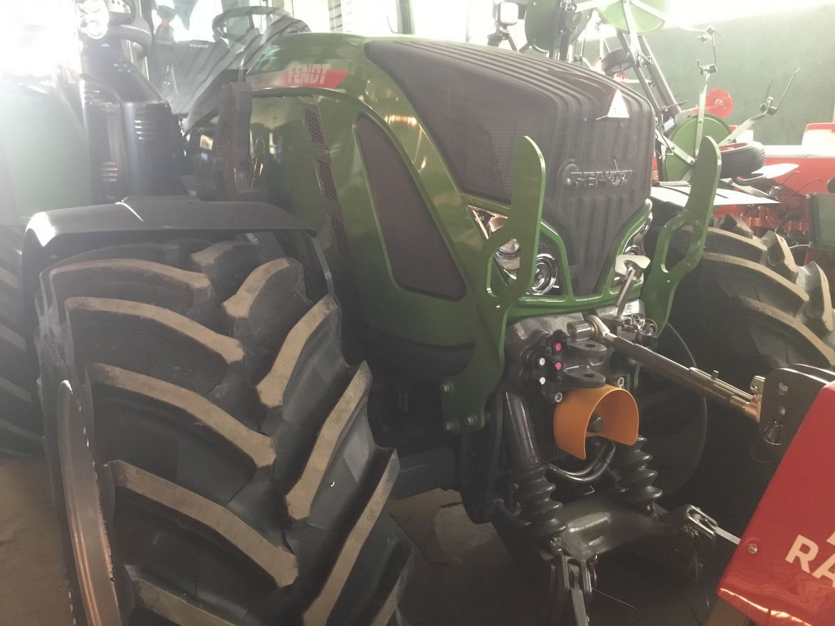 New Farm tractor Fendt 724 Vario Profi+: picture 3