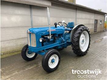 Farm tractor Fordson Super Major: picture 1