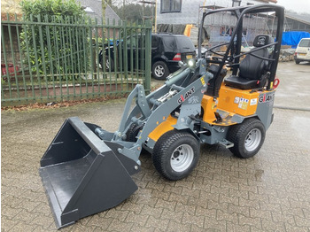 Giant G1200 Kniklader / shovel / wiellader - Compact loader: picture 1