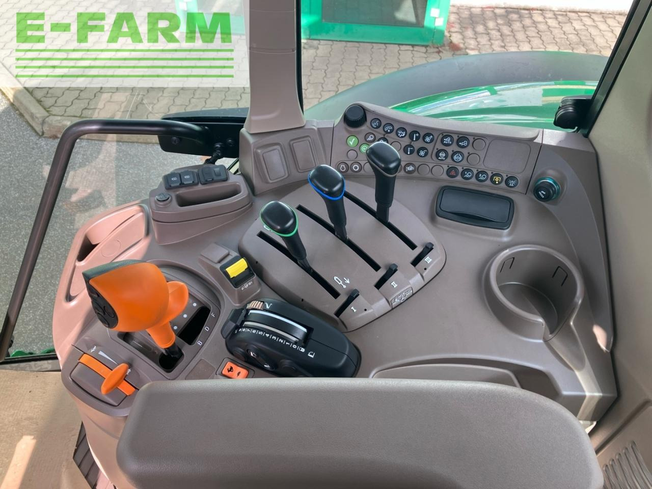 Farm tractor John Deere 6120 M: picture 22