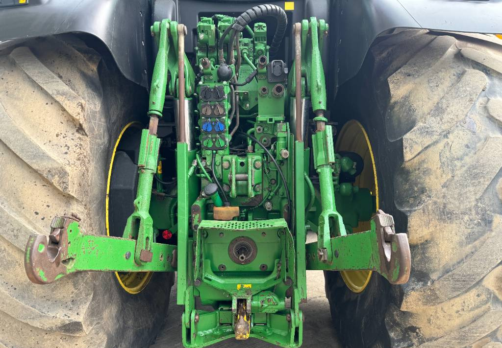 Farm tractor John Deere 6215 R AutoPower: picture 18