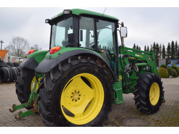 Farm tractor John Deere 6220: picture 3