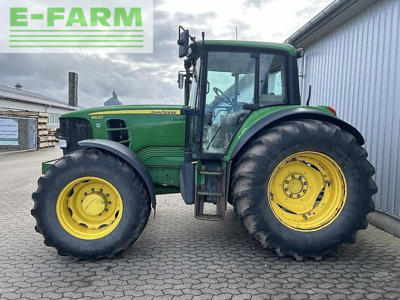 Farm tractor John Deere 6630: picture 10