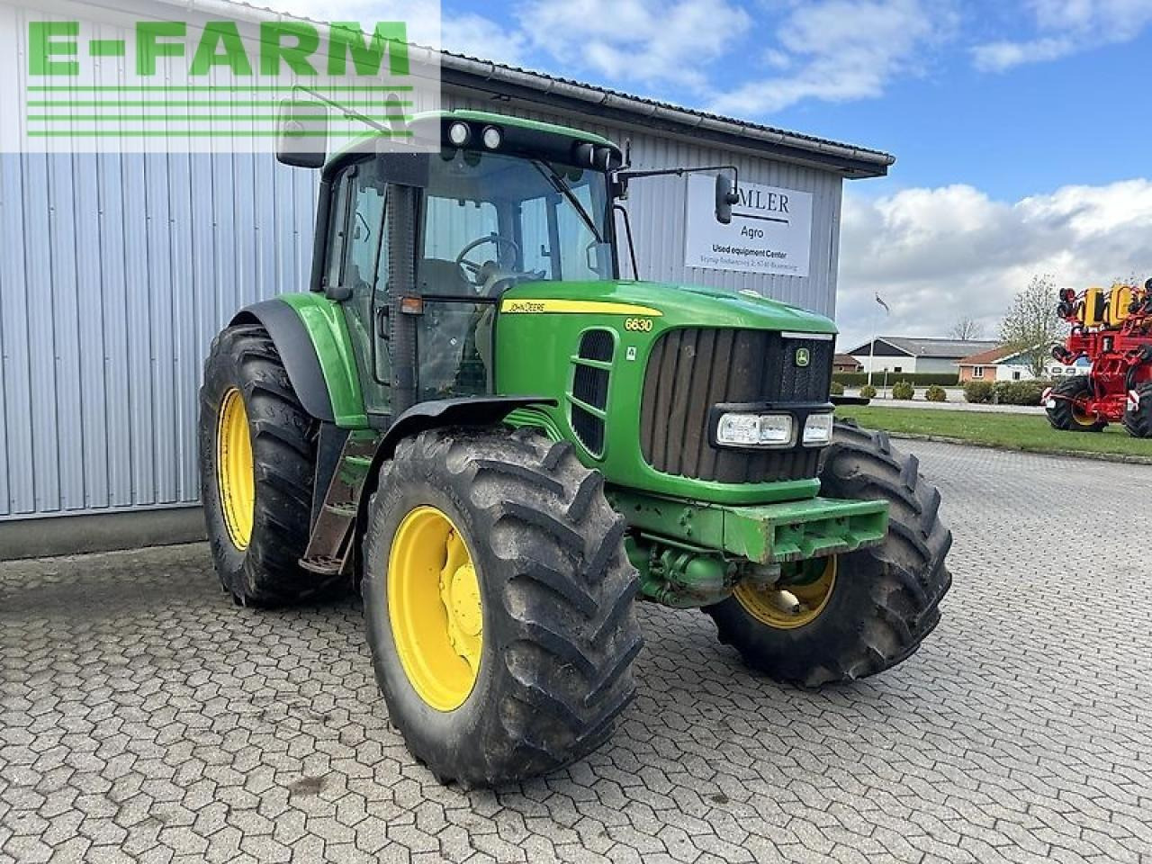Farm tractor John Deere 6630: picture 8