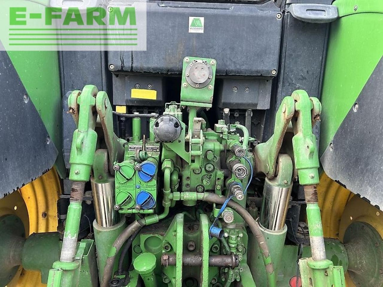 Farm tractor John Deere 6630: picture 6