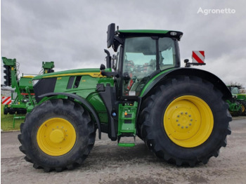 John Deere 6R215 - Farm tractor: picture 1