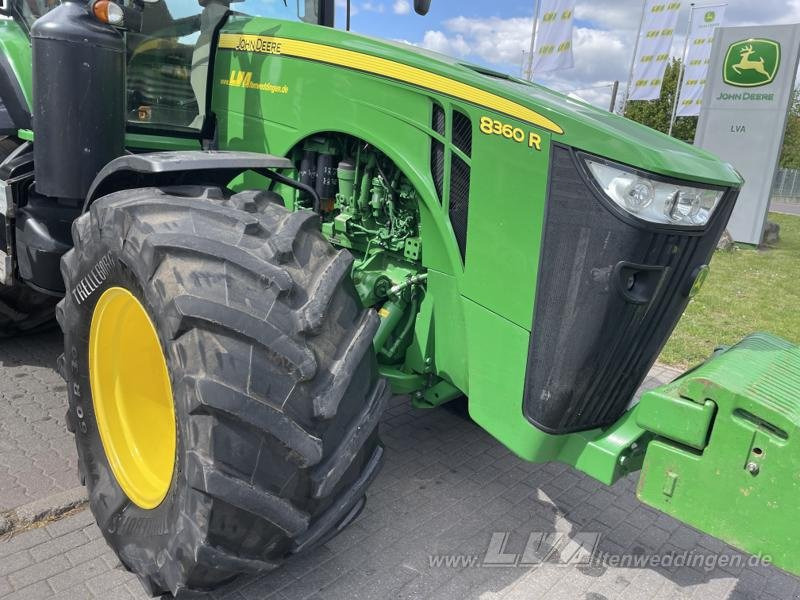 Farm tractor John Deere 8360R: picture 12