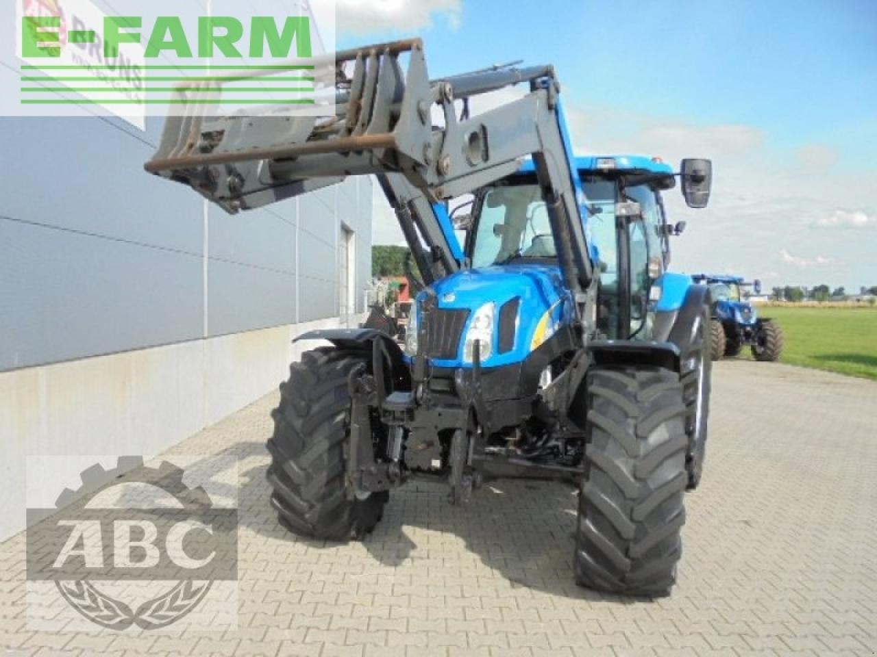 Farm tractor New Holland tsa 135 aec: picture 4