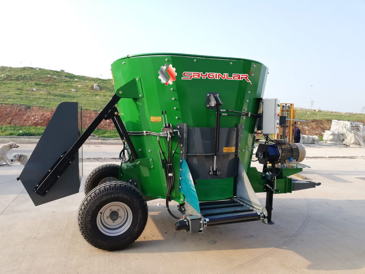 New Livestock equipment SAYGINLAR vertical feed mixer wagon: picture 8