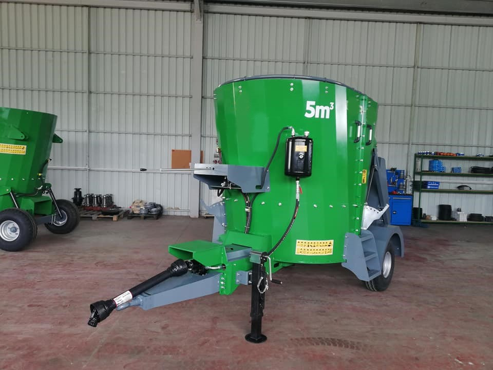 New Livestock equipment SAYGINLAR vertical feed mixer wagon: picture 6