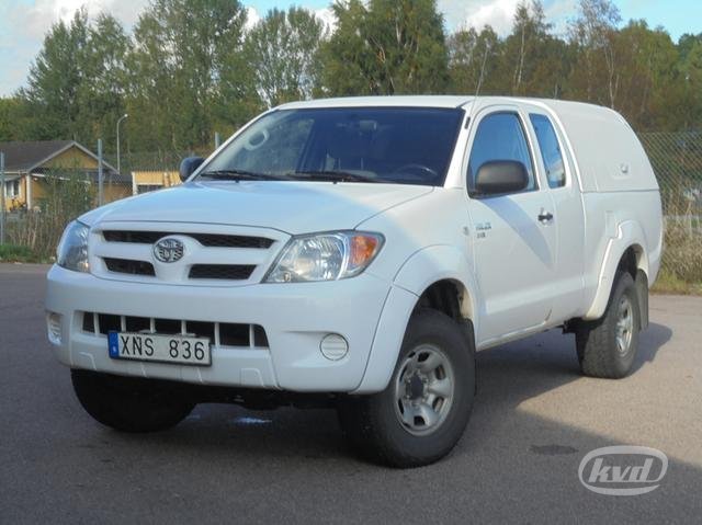 toyota hilux closed van