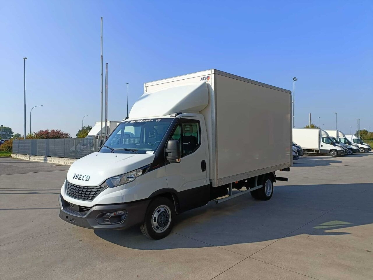 Closed box van IVECO DAILY 35C16: picture 3