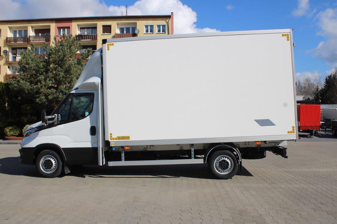 New Refrigerated delivery van for transportation of food IVECO Daily: picture 11