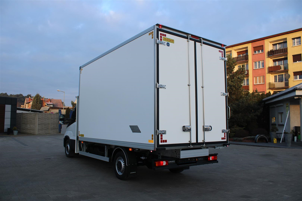 New Refrigerated delivery van for transportation of food IVECO Daily: picture 6