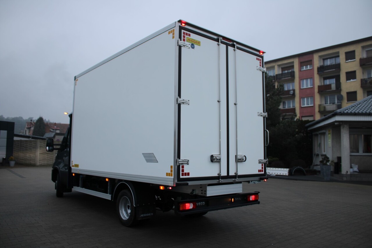 New Refrigerated delivery van for transportation of food IVECO Daily: picture 2