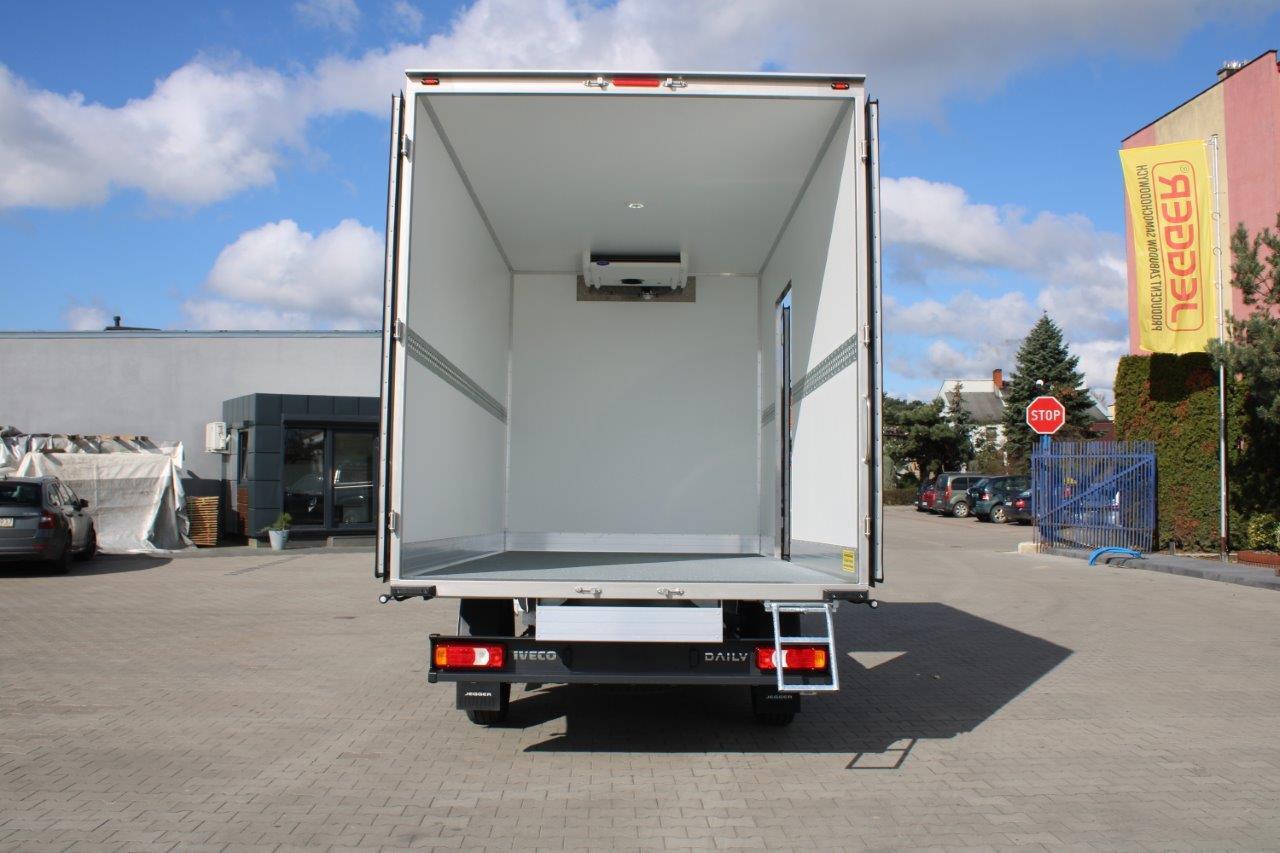 New Refrigerated delivery van for transportation of food IVECO Daily: picture 15