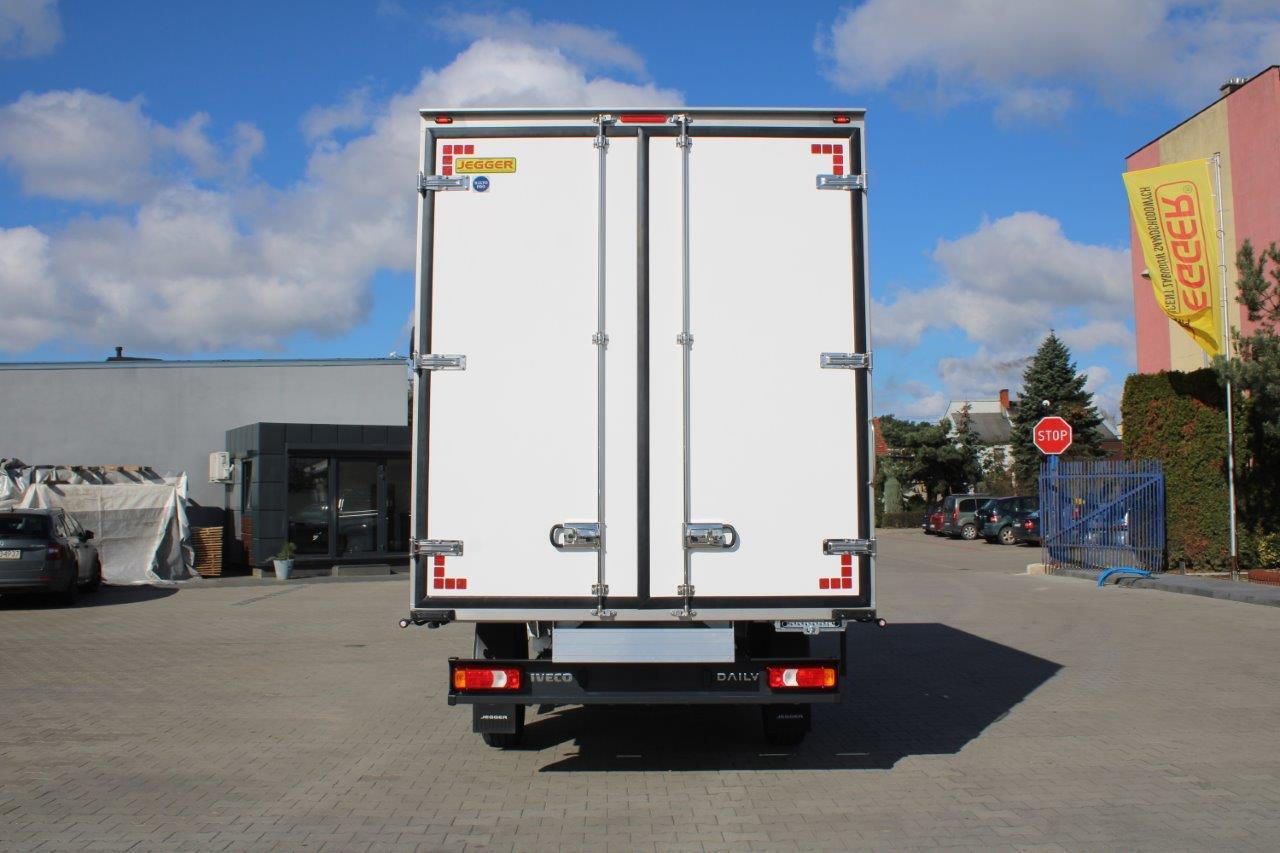 New Refrigerated delivery van for transportation of food IVECO Daily: picture 12