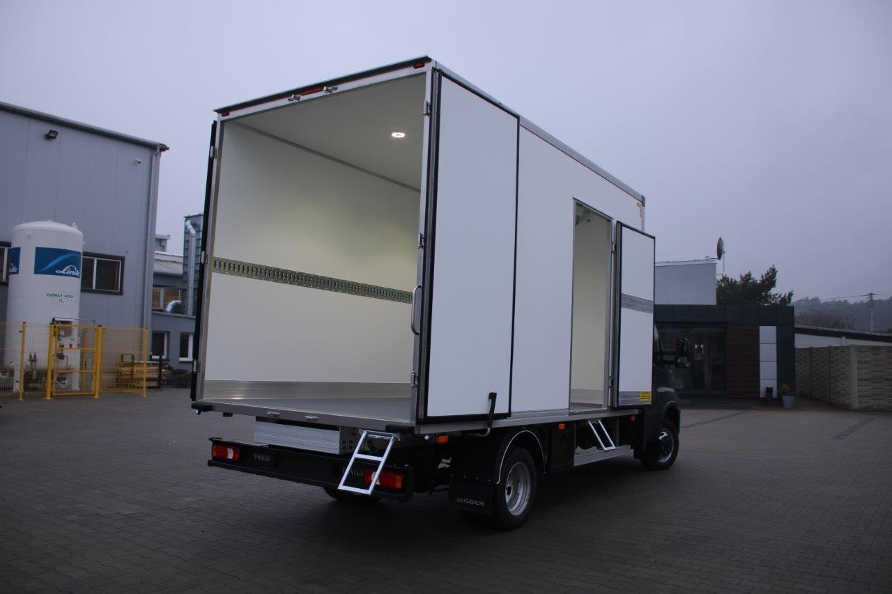 New Refrigerated delivery van for transportation of food IVECO Daily: picture 5