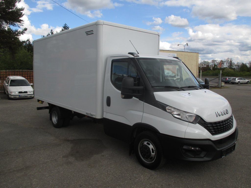 Closed box van Iveco Daily 35C16: picture 3