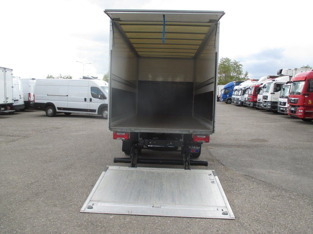 Closed box van Iveco Daily 35C16: picture 8