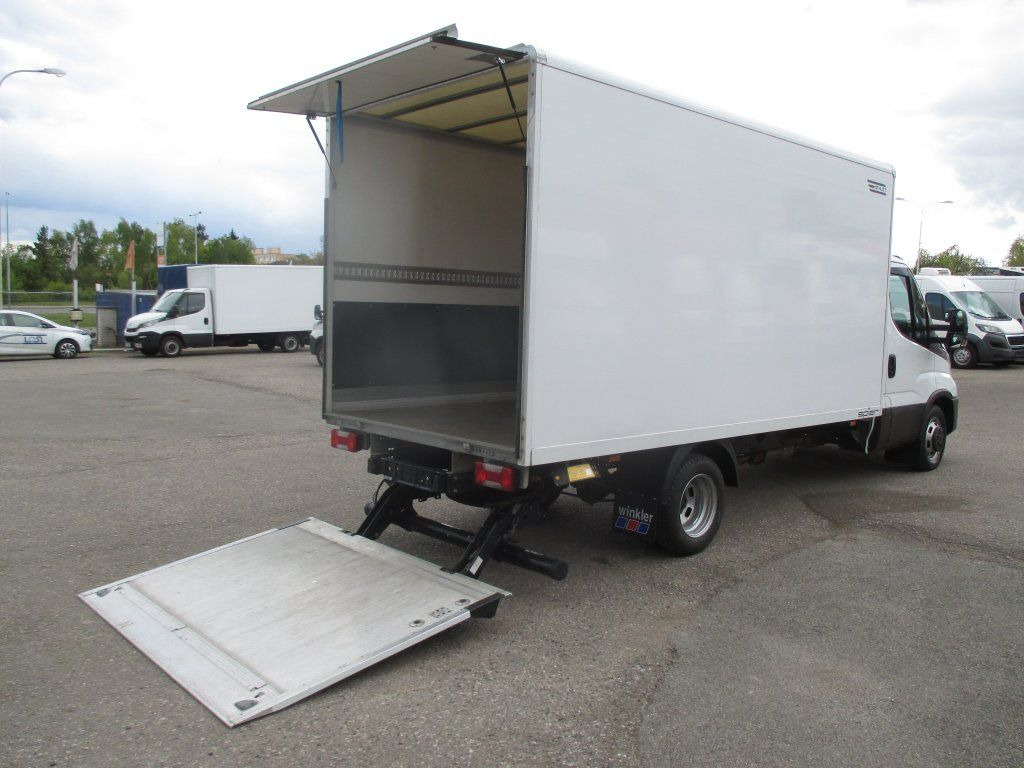 Closed box van Iveco Daily 35C16: picture 9
