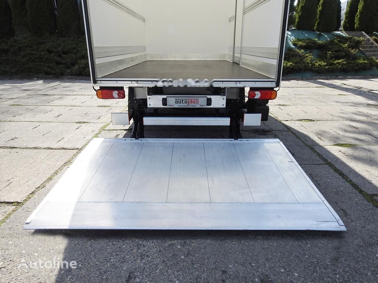 Closed box van Renault Koffer + tail lift: picture 8