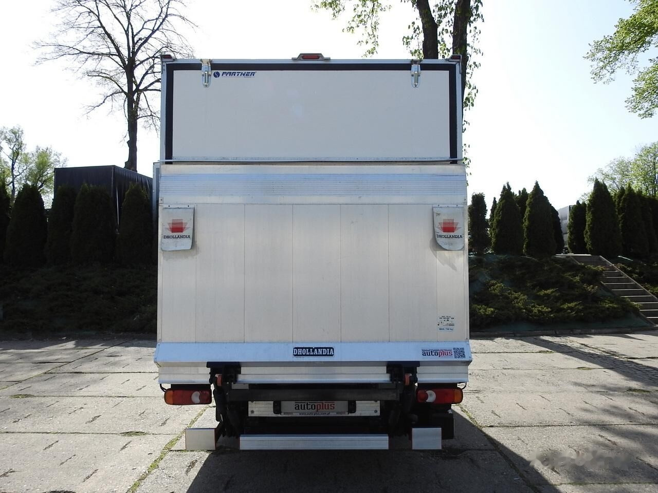Closed box van Renault Koffer + tail lift: picture 7