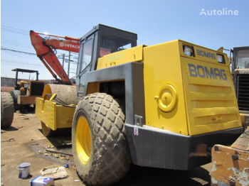 Compactor BOMAG BW217: picture 1