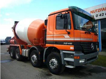 MERCEDES-BENZ 3240 8X4 - Concrete mixer truck