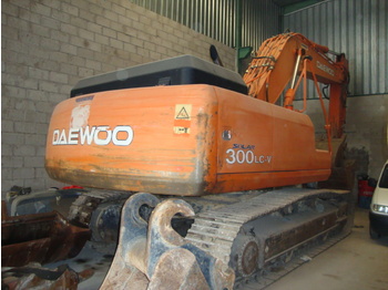 Excavator DAEWOO 300LCV: picture 1