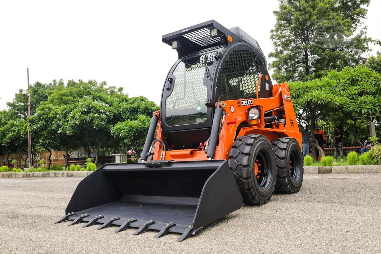New Skid steer loader DELCO SSL175: picture 9