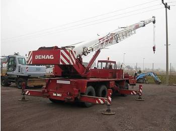 Mobile crane Demag HC 70: picture 1