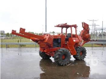 Ditch Witch R100P 4X4X4 Ride On Rubber-Tired - Construction machinery