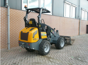 Compact track loader Giant G2200E: picture 3