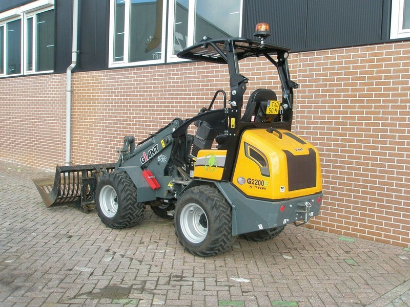 Compact track loader Giant G2200E: picture 2