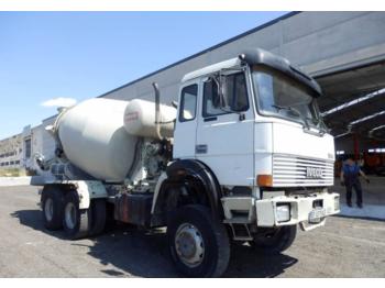 Concrete mixer truck Iveco 330-36: picture 1