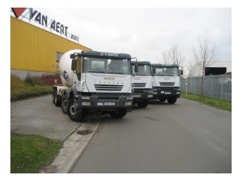 Concrete mixer truck Iveco EUROTRAKKER AD340-38B: picture 1