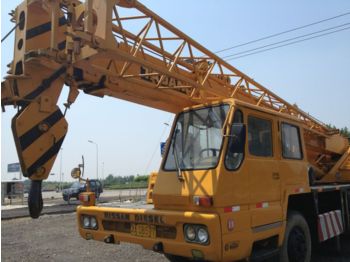 KATO KTA NK200E on chassis NK200E - Mobile crane