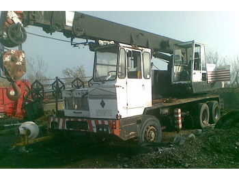 Mobile crane RENAULT