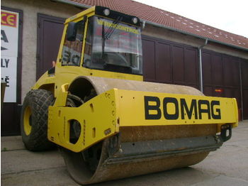 BOMAG BW 213 DH4 - Roller