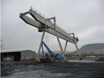 DEMAG Krane - Portal Kran / Gantry Crane / 25 t, 30 / 60 m wide, 14 m high, Schiffsentladekran / Shipunloader, 8 m³ DEMAG Greifer / Grappel, DEUTSCHLAND, 100 % working, Year 1980 - Tower crane