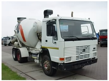 Concrete mixer truck Volvo FL 10-6X4: picture 1