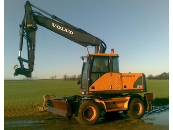 Volvo EW160 w/Outriggers and Dozerblade - Wheel excavator